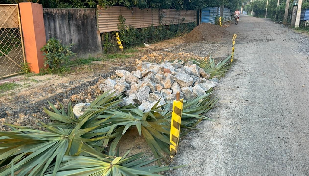 மீசாலை அல்லாரை பிரதான வீதி புனரமைப்பு பணி தொடர்பான பொதுமக்களின் விமர்சனங்கள்