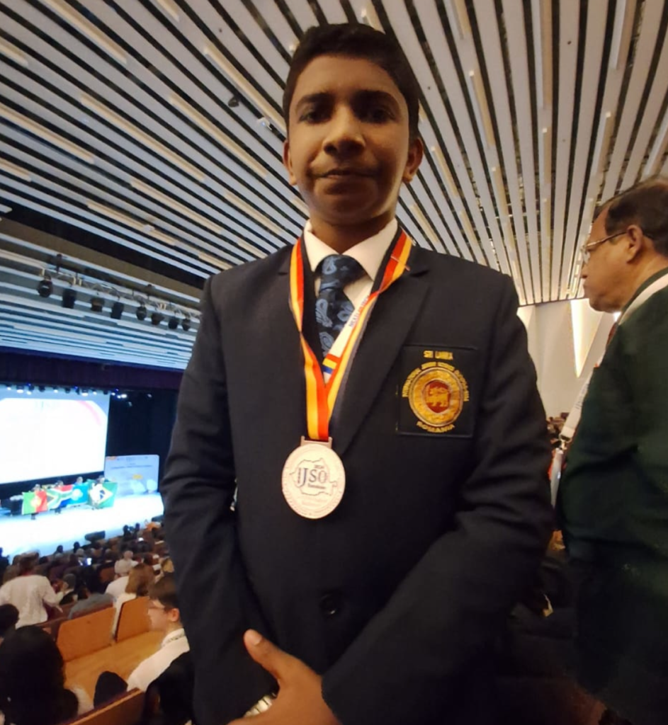 ருமேனியாவில் வவுனியா மாணவன் சாதனை