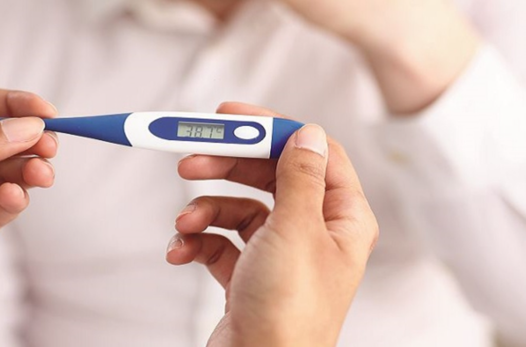 நோய் தீவிரத்தன்மை அடைந்து நால்வர் உயிரிழந்துள்ளனர்.